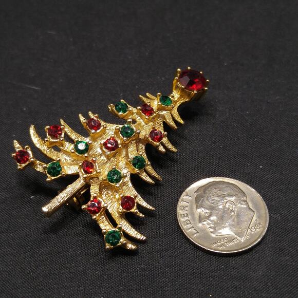 Vintage Christmas Tree Brooch, 1960s Gold Plated Holiday Pin - Picture 7 of 10